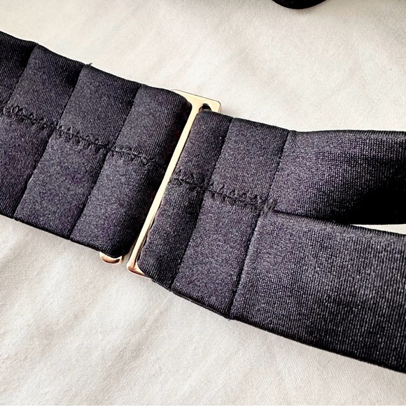 Victoria’s Secret Hottie Halter Top in black size 36B - Picture 3 of 8